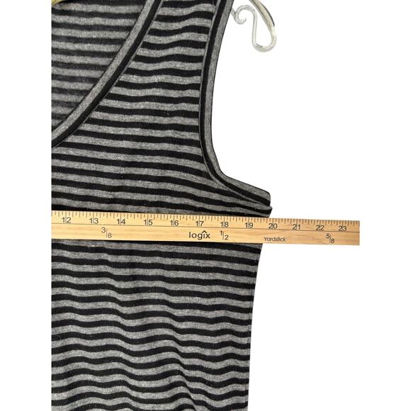 Dylan V Neck Sleeveless Top Stripe Lightweight Large Gray Black - Picture 2 of 7